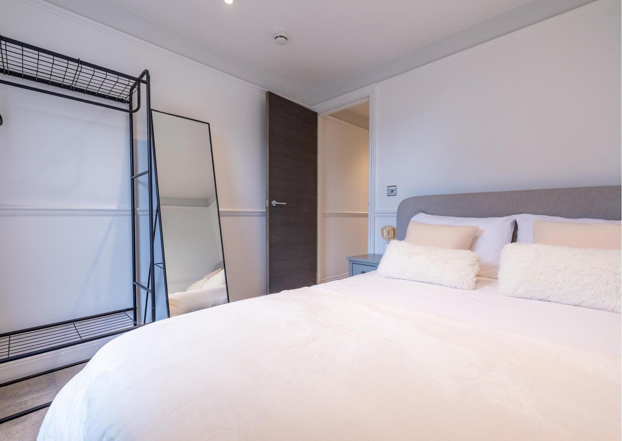The Stanley Apartment Teddington Exterior photo